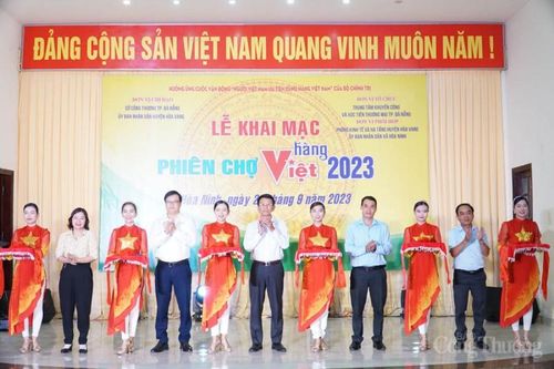 Đà Nẵng: Khai mạc phiên chợ hàng Việt năm 2023