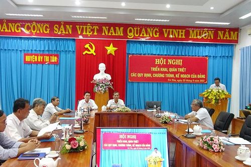 Huyện ủy Tri Tôn triển khai các văn bản của Đảng