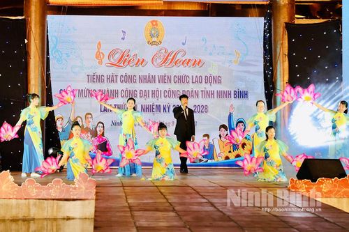 Liên hoan tiếng hát công nhân, viên chức, lao động chào mừng thành công Đại hội Công đoàn tỉnh lần thứ XVI