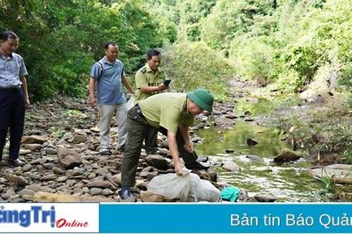 Cam Lộ: Thả trăn 'khủng' về môi trường tự nhiên