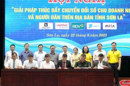 Thúc đẩy chuyển đổi số cho doanh nghiệp và người dân