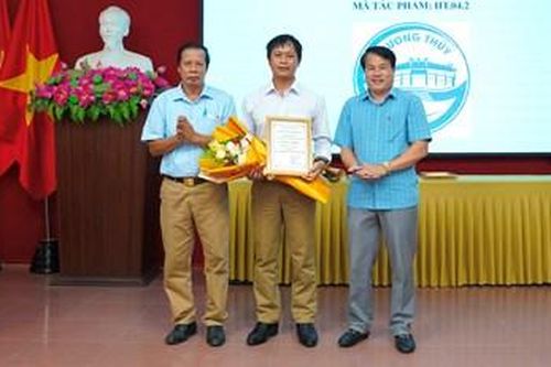 Trao giải cuộc thi 'Thiết kế logo - biểu trưng thị xã Hương Thủy'