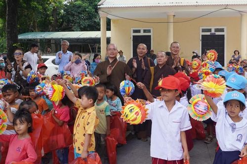 Ban Từ thiện xã hội GHPGVN TP.HCM thực hiện 'Trung thu yêu thương năm 2023' tại Quảng Bình