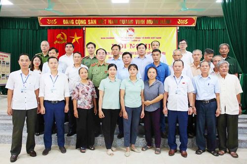 Thượng tướng Trần Quốc Tỏ tiếp xúc cử tri phường Trạm Lộ, thị xã Thuận Thành
