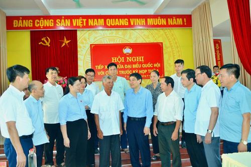 Chủ nhiệm Ủy ban Văn hóa, Giáo dục Nguyễn Đắc Vinh tiếp xúc cử tri Tuyên Quang trước Kỳ họp thứ 6