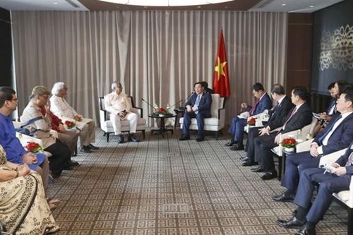 Chủ tịch Quốc hội Vương Đình Huệ tiếp Chủ tịch Đảng Cộng sản Bangladesh