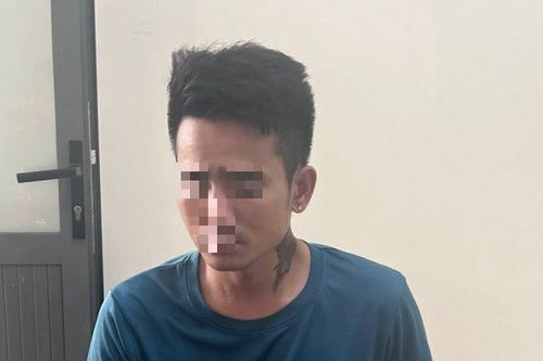Bắt đối tượng truy nã khi đang làm công nhân