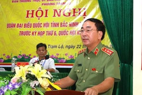 Thứ trưởng Trần Quốc Tỏ trả lời cụ thể các ý kiến, kiến nghị của cử tri