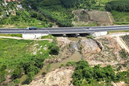 Kiểm điểm việc chậm khắc phục ngập úng trên cao tốc Phan Thiết-Dầu Giây