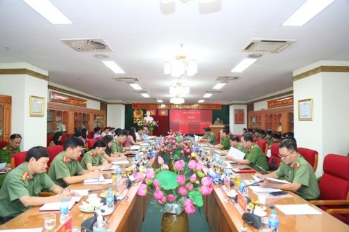 Hoàn thiện các điều kiện để triển khai đào tạo trung cấp lý luận chính trị trong CAND