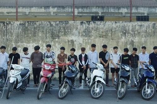 19 đối tượng đánh võng, nẹt pô mang theo hung khí đi giải quyết mâu thuẫn
