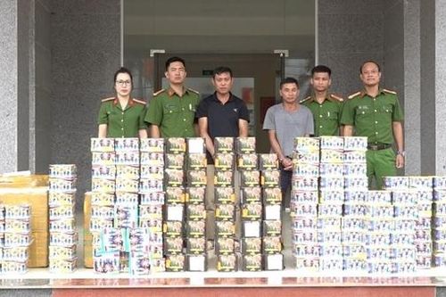 Hai thương lái buôn 420kg pháo nổ