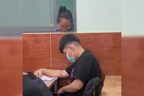 Học trò giỏi 'quay cóp' gặp ngay cô giáo cao thủ