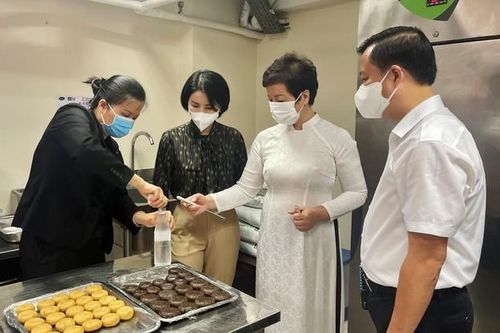 Kiểm tra cơ sở sản xuất bánh trung thu ở Hà Nội: Nơi nghiêm túc, chỗ thờ ơ
