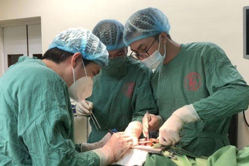 Người đàn ông 52 tuổi bị vỡ túi mật được bác sĩ cứu sống