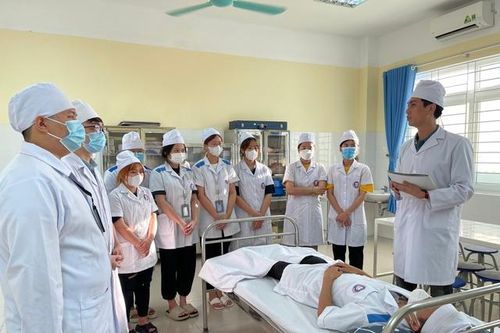 Nhân lực ngành xét nghiệm y học và điều dưỡng thiếu trầm trọng