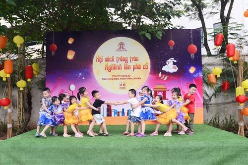 'Hội sách Trung thu' tại Phố sách Hà Nội