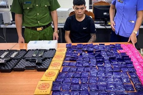 Sơn La: Bắt nhóm buôn súng và ma túy từ biên giới
