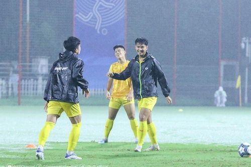 Olympic Việt Nam bị đẩy vào thế khó, HLV Hoàng Anh Tuấn trấn an học trò