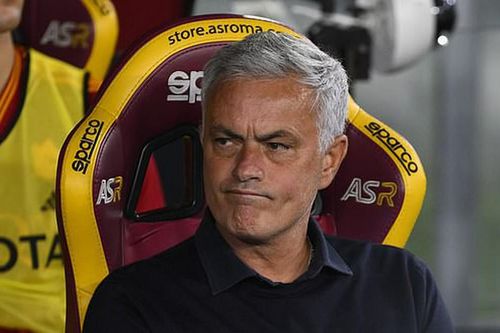 Mourinho thốt lên cay đắng về tân binh của AS Roma 'thật khó hiểu sao cậu ta cứ đen đủi như thế'