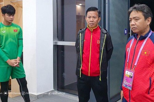 Thứ trưởng Hoàng Đạo Cương, lãnh đạo Đoàn Thể thao Việt Nam động viên đội tuyển Olympic Việt Nam