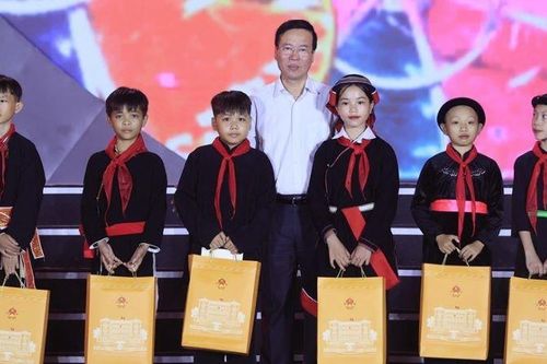 Chủ tịch nước Võ Văn Thưởng dự Lễ hội Thành Tuyên