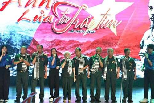 Ấm áp 'Ánh lửa từ trái tim'