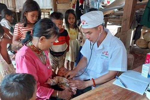 Thầy thuốc của đồng bào Pa Cô ở miền biên viễn Pa Ling