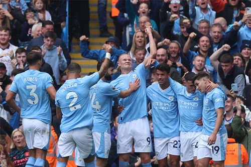 Man City thắng dễ Nottingham dù chơi thiếu người