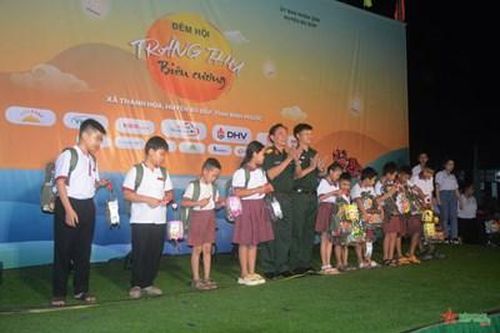 Đêm hội 'Trăng thu biên cương' biên giới tỉnh Bình Phước