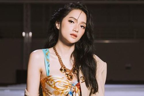Chưa xong với dáng vẻ 'dì nhà ta' trong 'The new mentor', Hương Giang lại 'gây sốt' ở khung hình này