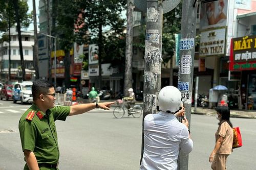 Phạt chủ nhà trọ dán quảng cáo trái phép trên phố
