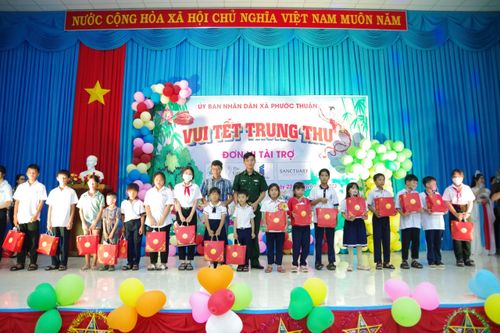 Tặng 190 suất quà cho thiếu nhi vùng biên giới biển Bà Rịa-Vũng Tàu