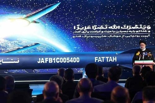 Iran phô diễn loại vũ khí 'không thể bị vô hiệu hóa bằng bất kỳ tên lửa đánh chặn nào'