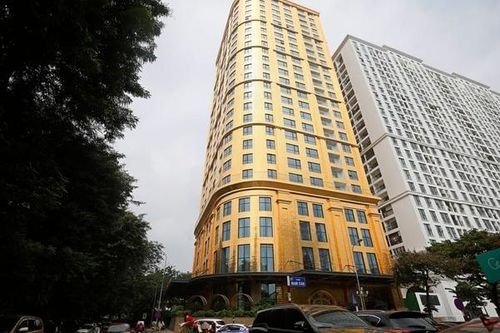 Chủ khách sạn dát vàng Hà Nội bất ngờ 'hủy kèo' rao bán