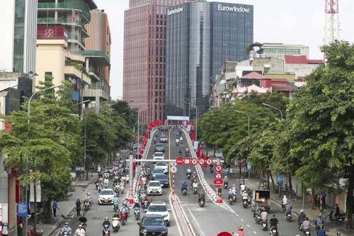 Hà Nội: Thí điểm cấm phương tiện rẽ trái từ Chùa Bộc vào Học viện Ngân hàng