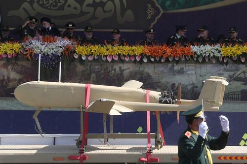 Iran khoe máy bay không người lái có tầm hoạt động xa nhất thế giới