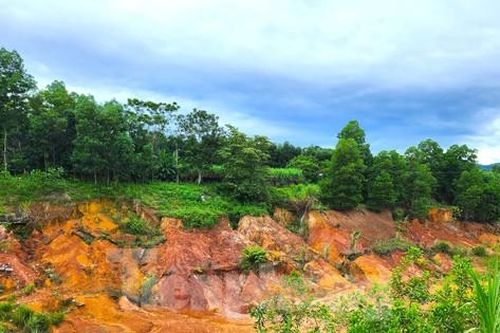 Kênh tiêu 756 tỷ đồng sạt lở nghiêm trọng, dân chặn dòng nuôi cá