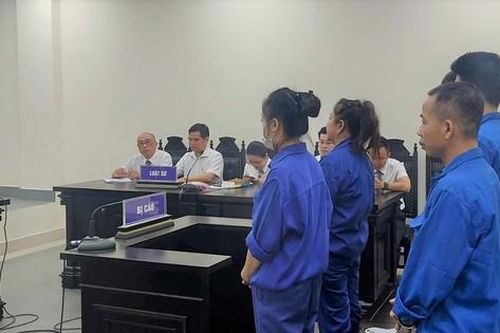 Hai bé gái được nhóm thanh niên giải cứu khỏi tay buôn người ngay tại quán cà phê