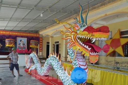 Độc đáo những mô hình đèn trung thu khổng lồ ở Hà Tĩnh