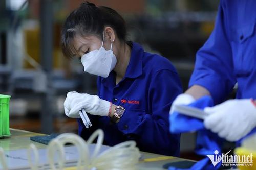 Thuế buộc xuất hóa đơn ngay, Shopee tà tà 'treo' 1 tuần, doanh nghiệp bế tắc
