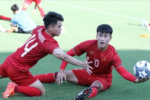 Trụ cột Olympic Việt Nam khó kịp bình phục trước trận gặp Ả Rập Xê Út; MU chấp nhận 'cắt lỗ' tống khứ Jadon Sancho