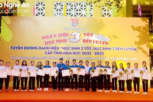 Tuyên dương danh hiệu 'Học sinh 3 tốt, Học sinh 3 rèn luyện' cấp tỉnh năm học 2022-2023