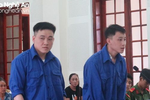 Hai sinh viên ngoại quốc bán ma túy trước cổng trường đại học
