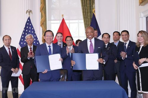 Thủ tướng Phạm Minh Chính gặp Thị trưởng New York Eric Adams