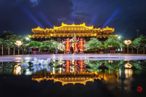 Ngày rằm đến Huế chiêm ngưỡng Hội Đèn lồng Hoàng cung