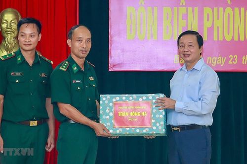 Phó Thủ tướng Trần Hồng Hà thăm các chiến sỹ biên phòng ở Lào Cai