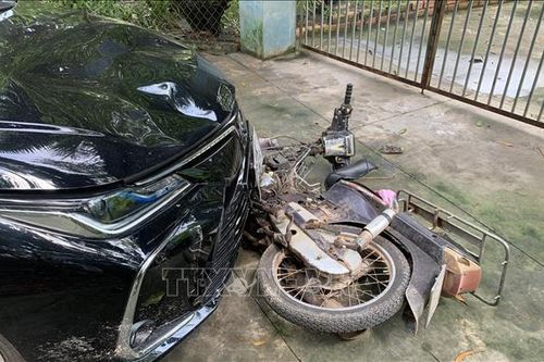 Làm rõ vụ nữ tài xế ô tô đâm người điều khiển xe máy rồi bỏ chạy