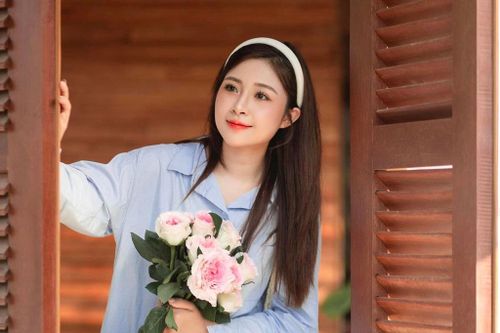 Chiêm ngưỡng vẻ đẹp tựa thiên thần của bà xã tiền vệ Phan Văn Đức