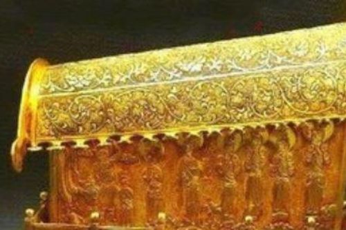 Tự hào mang 'hộp vàng' đi thẩm định, chuyên gia phán một câu khiến cụ ông rùng mình: 'Vứt ngay nếu không muốn rước họa!'